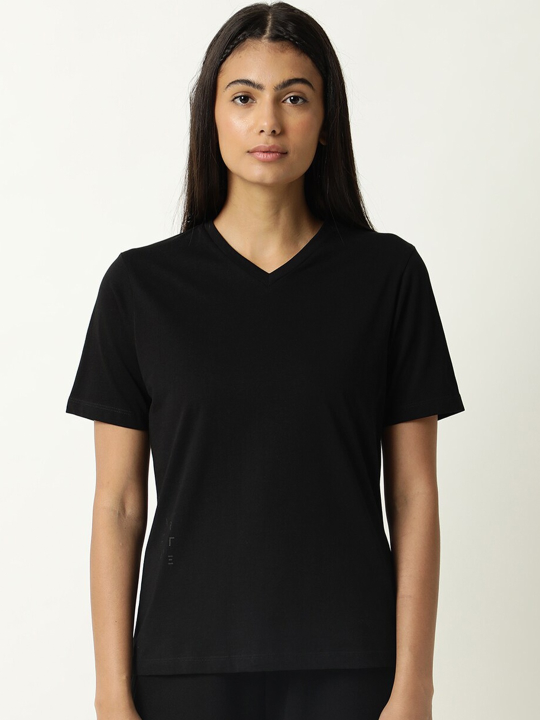 

ARTICALE Women Black V-Neck Pure Cotton Slim Fit T-shirt