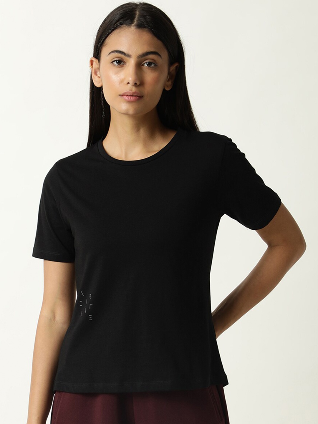 

ARTICALE Women Black Pure Cotton Slim Fit T-shirt