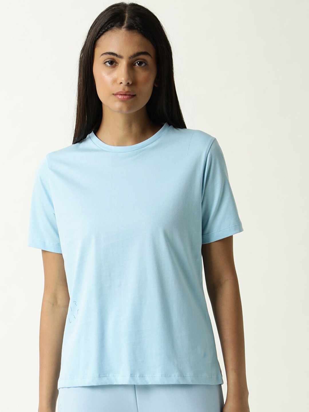 

ARTICALE Women Blue Drop-Shoulder Sleeves Pure Cotton Slim Fit T-shirt