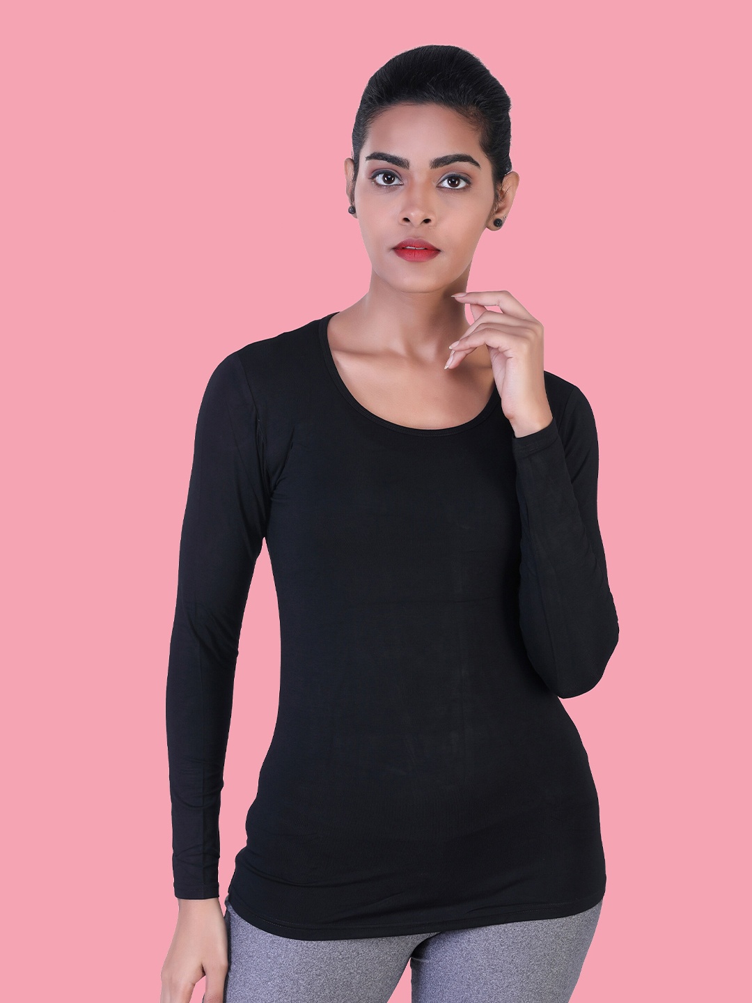 

LAASA SPORTS Women Black Colourblocked Extended Sleeves Monochrome Slim Fit Training or Gym T-shirt