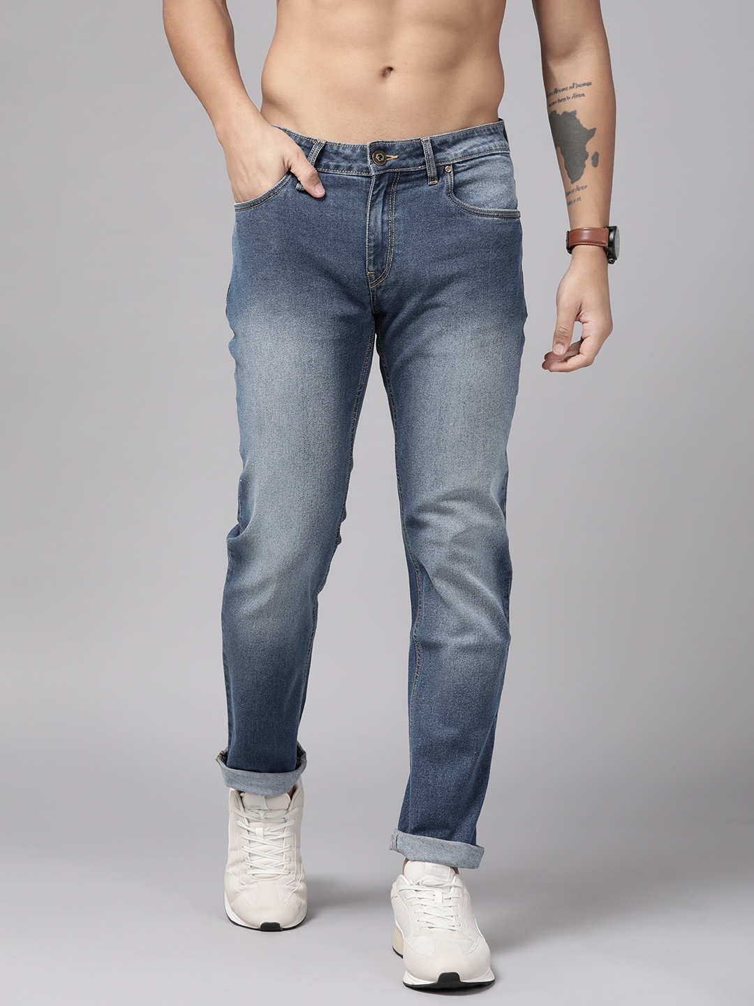 

The Roadster Lifestyle Co. Men Blue Light Fade Stretchable Jeans