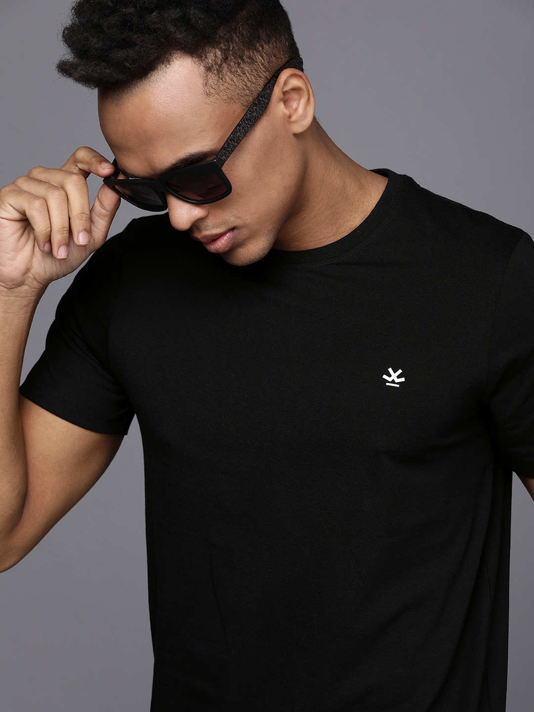 

WROGN Slim Fit Solid T-shirt, Black
