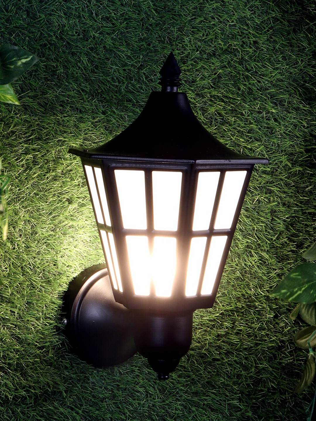 

MFD HOME FURNISHING Black Traditional Wall Lamp