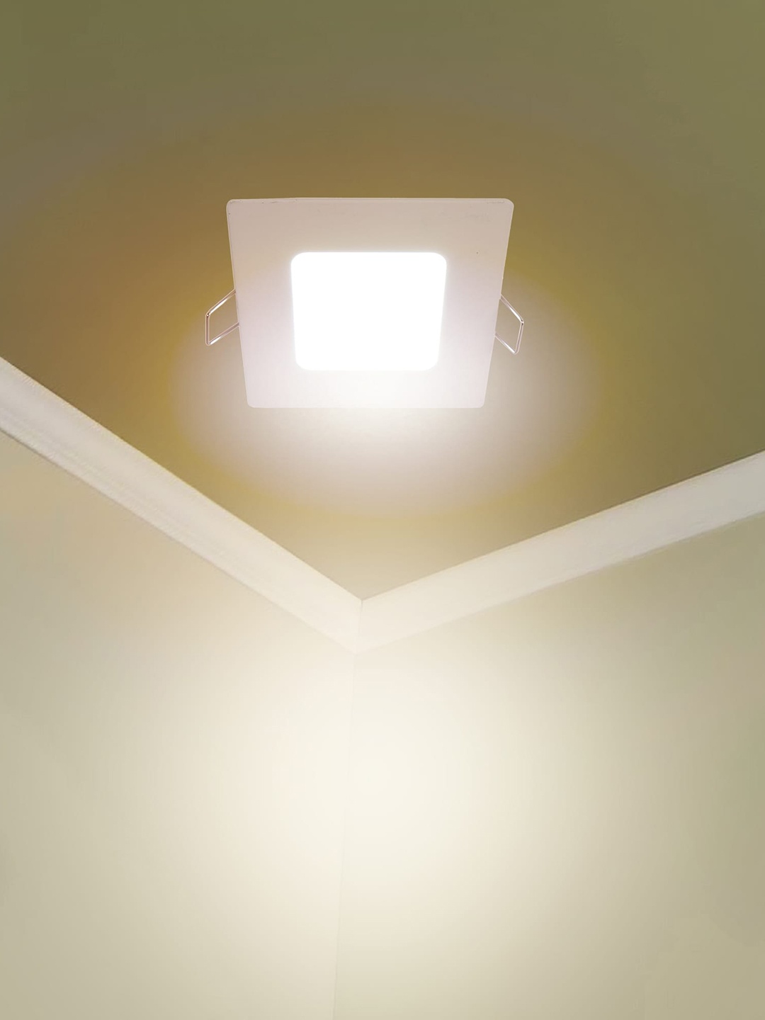 

MFD HOME FURNISHING White Square LED Ceiling Lamp