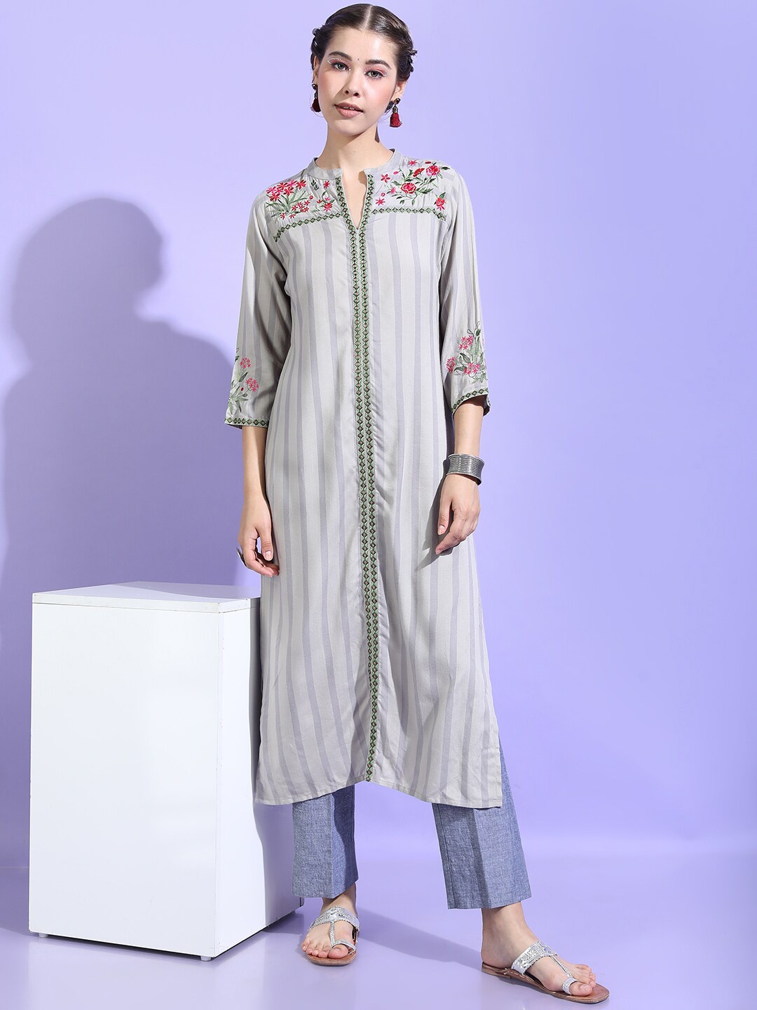 

Vishudh Women Green Viscose Rayon Kurta