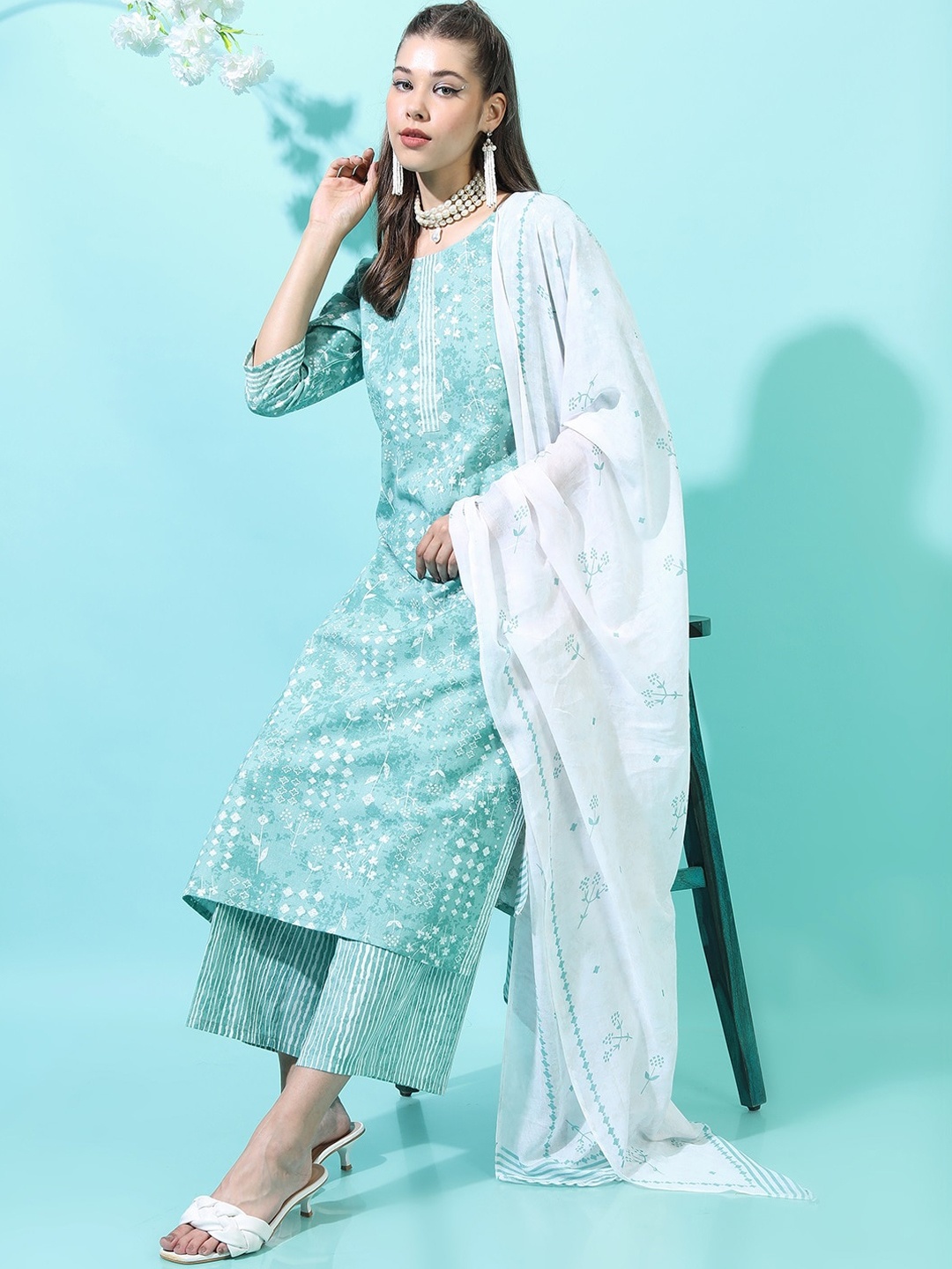 

Vishudh Women Blue Floral Pure Cotton Kurta Set, Sea green