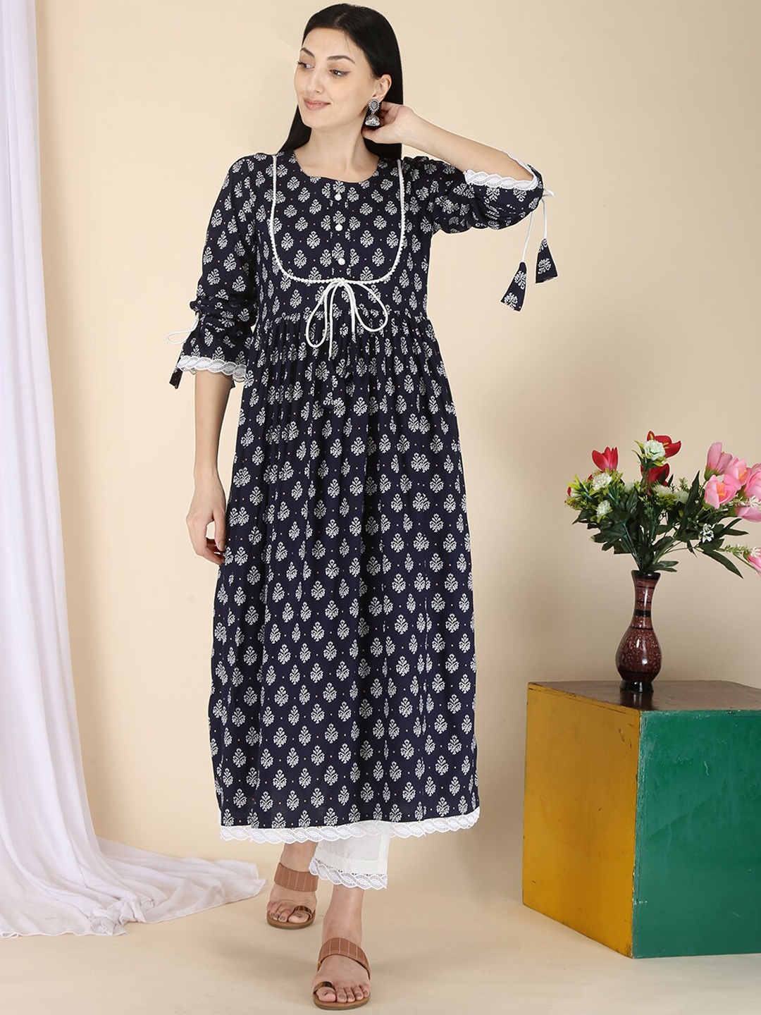 

ERISHA Women Blue Floral Printed Floral Kurta