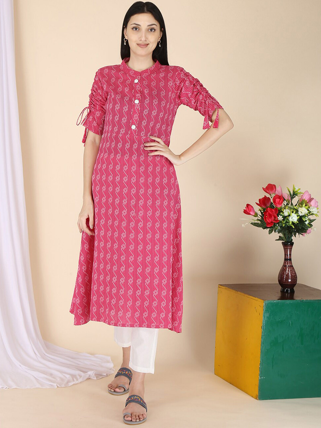 

ERISHA Women Pink Floral Printed Floral Kurta