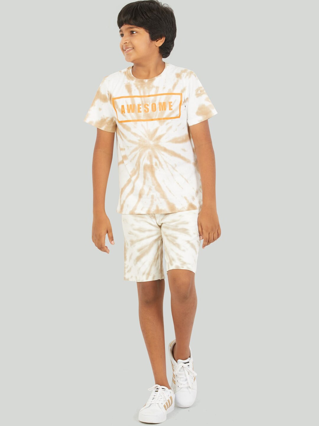 

Zalio Boys White & Brown Printed T-shirt with Shorts