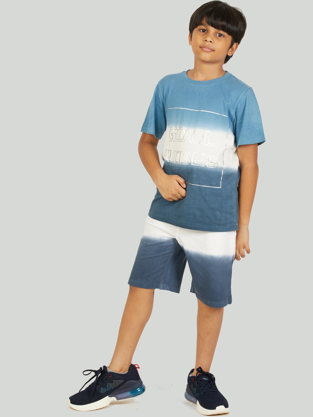 

Zalio Boys Blue & White Printed T-shirt with Shorts