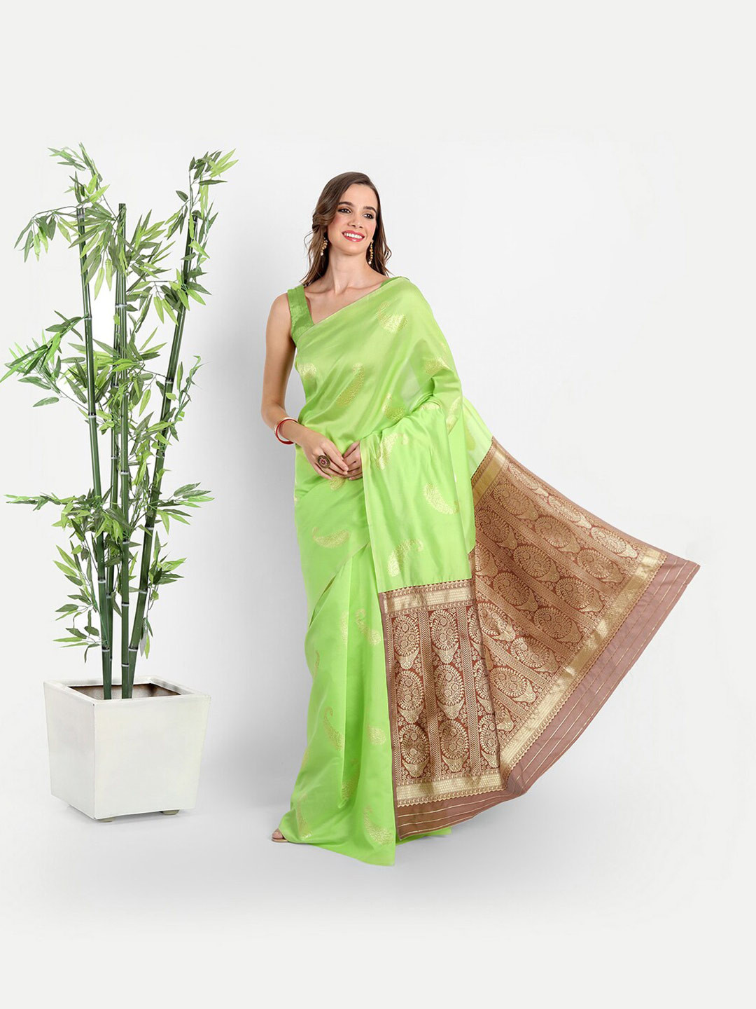 

ASPORA Green & Purple Paisley Zari Silk Blend Kanjeevaram Saree