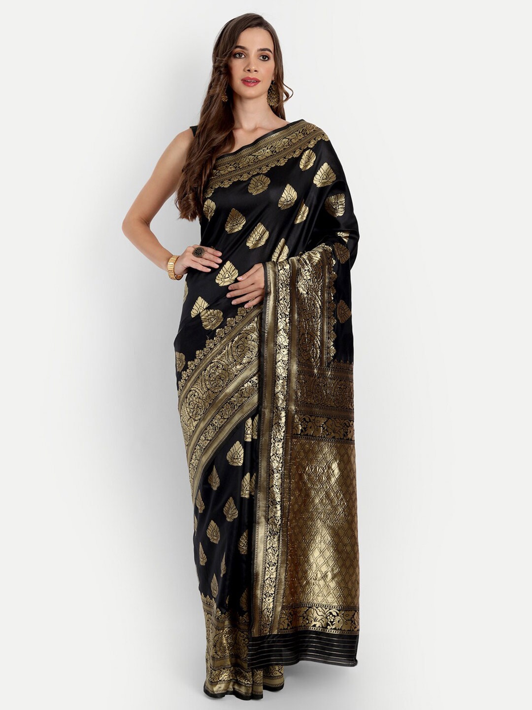 

ASPORA Black & Gold-Toned Floral Zari Silk Blend Kanjeevaram Saree