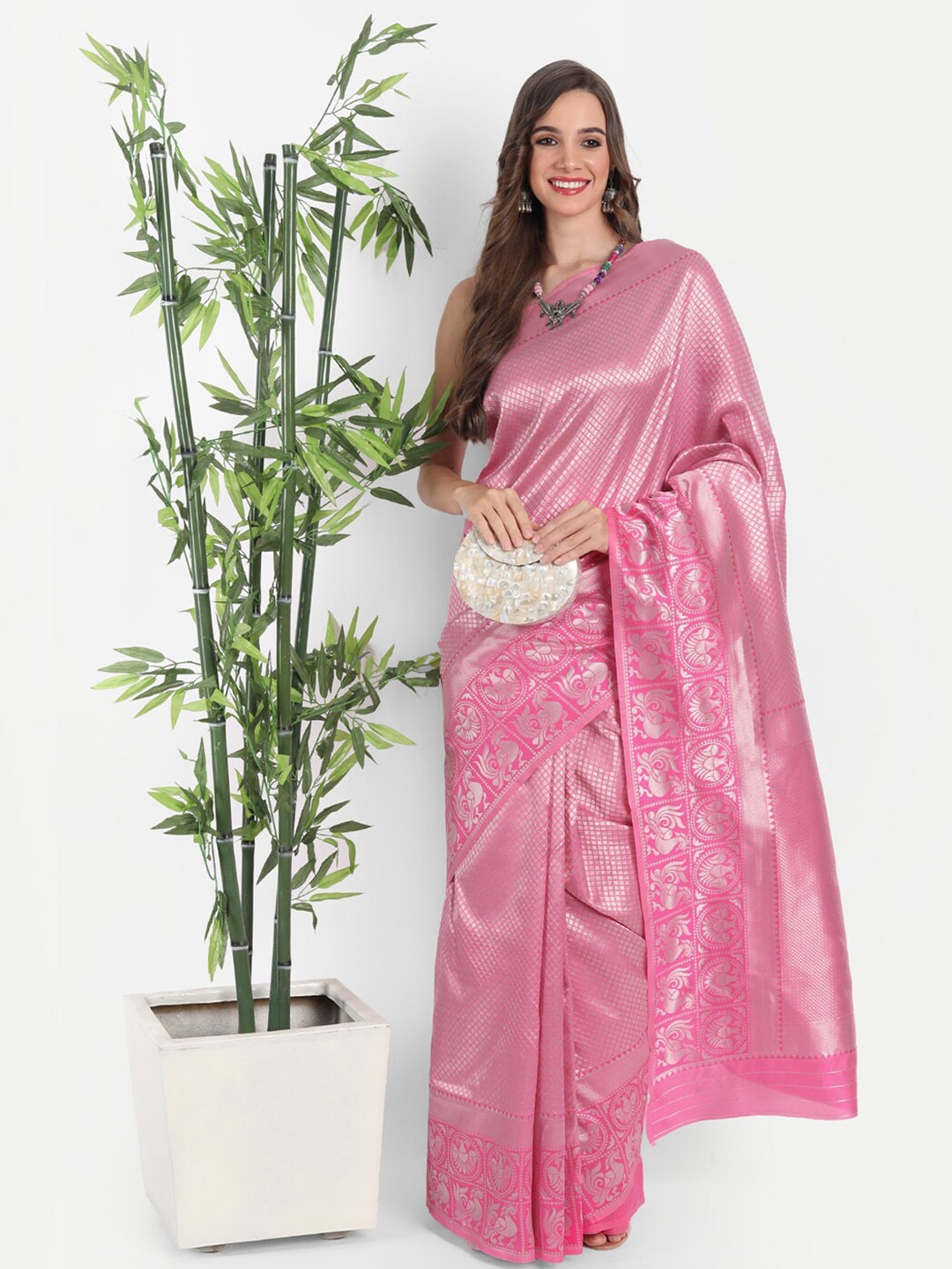 

ASPORA Pink & Gold-Toned Ethnic Motifs Silk Blend Kanjeevaram Saree