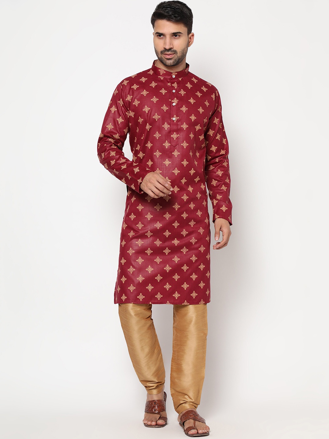 

RUDRAKSH Men Maroon Ethnic Motifs Printed Kurta with Pyjamas