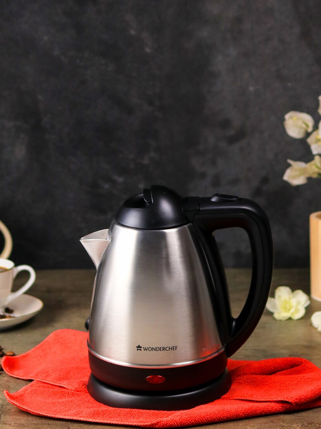

Wonderchef Silver-Toned & Black Prato 1000W Electric Kettle 1.2L