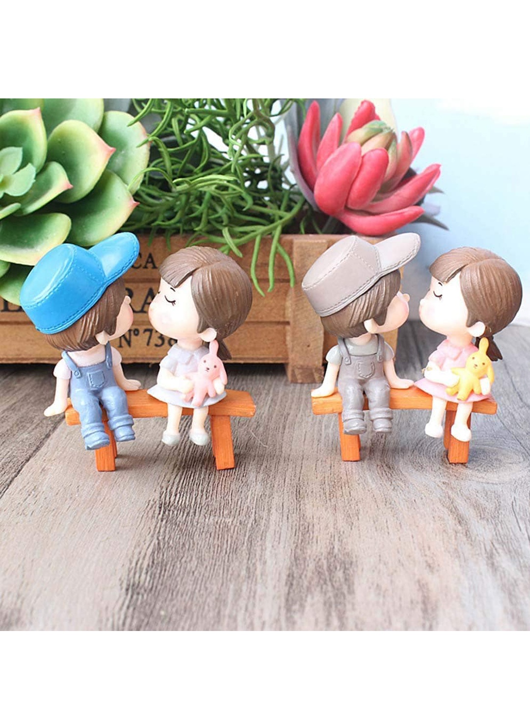 

CHOCOZONE Multicolored Kissing Couple on Bench Resin Showpiece, Multi