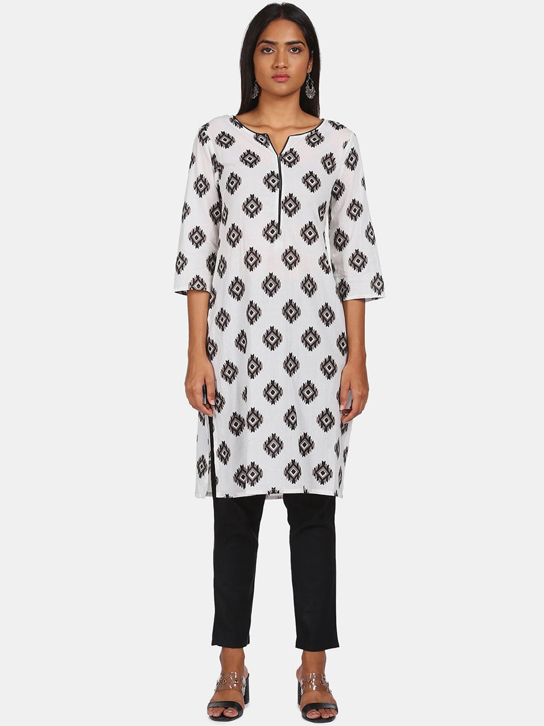 

Karigari Women White & christmas silver Ethnic Motifs Printed Thread Work Kurta