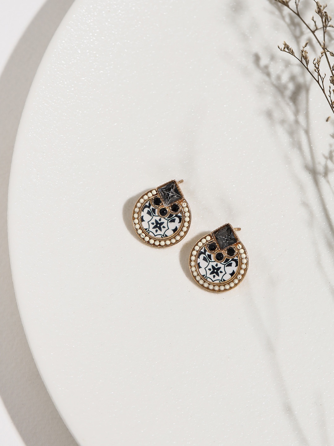 

W Blue Circular Studs Earrings
