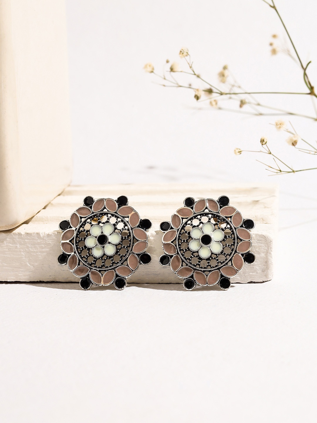 

W Brown Floral Studs Earrings
