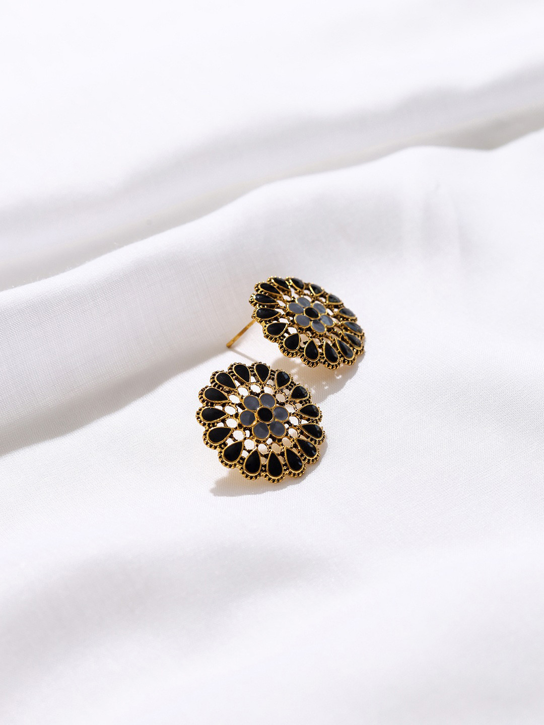

W Grey Circular Studs Earrings