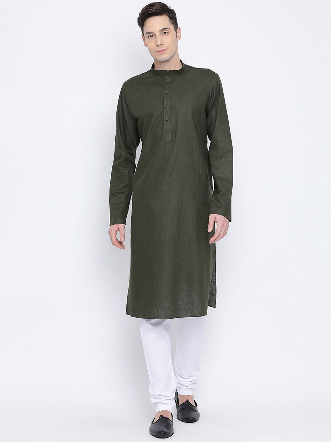 

NAMASKAR Men Green Pure Cotton Solid Kurta with Churidar