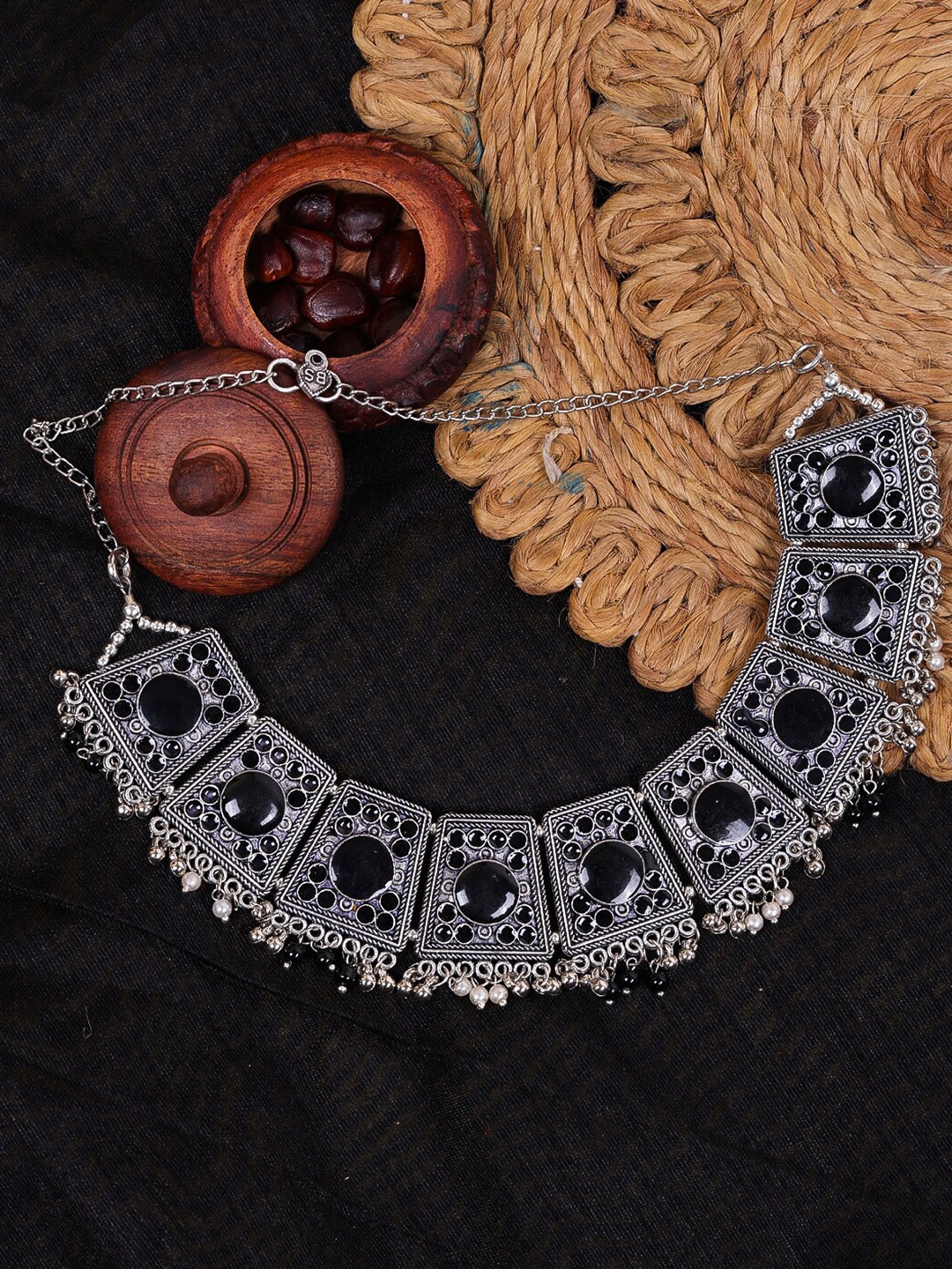 

DIVA WALK Silver-Toned & Black Brass Silver-Plated Handcrafted Necklace