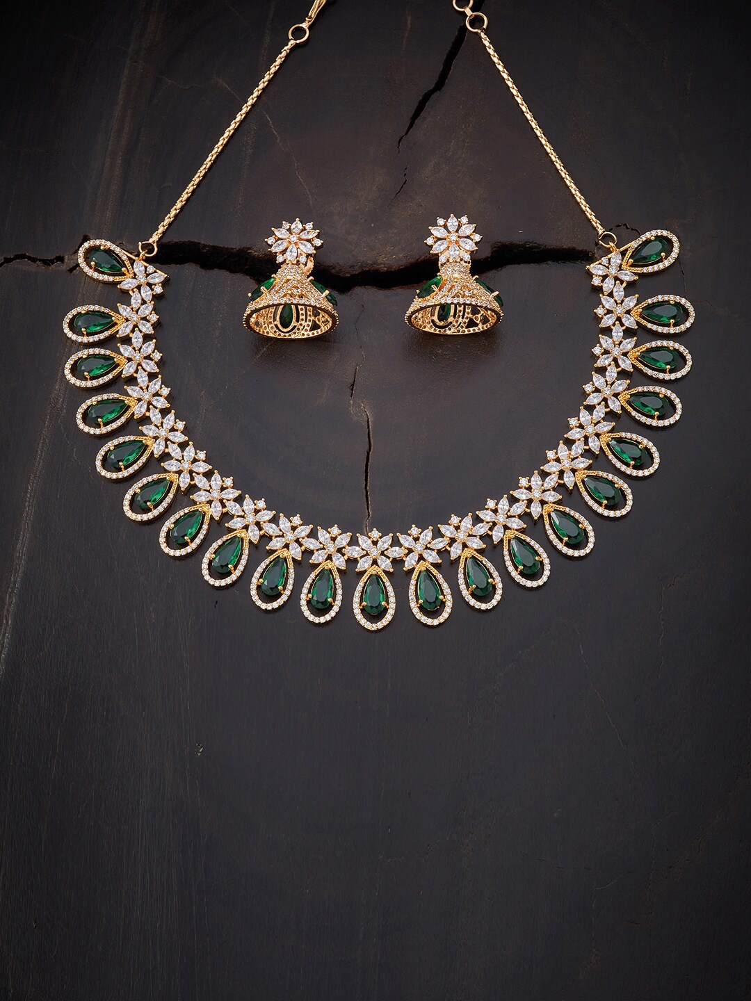 

Kushal's Fashion Jewellery Green Gold-Plated Artificial Stones Necklace