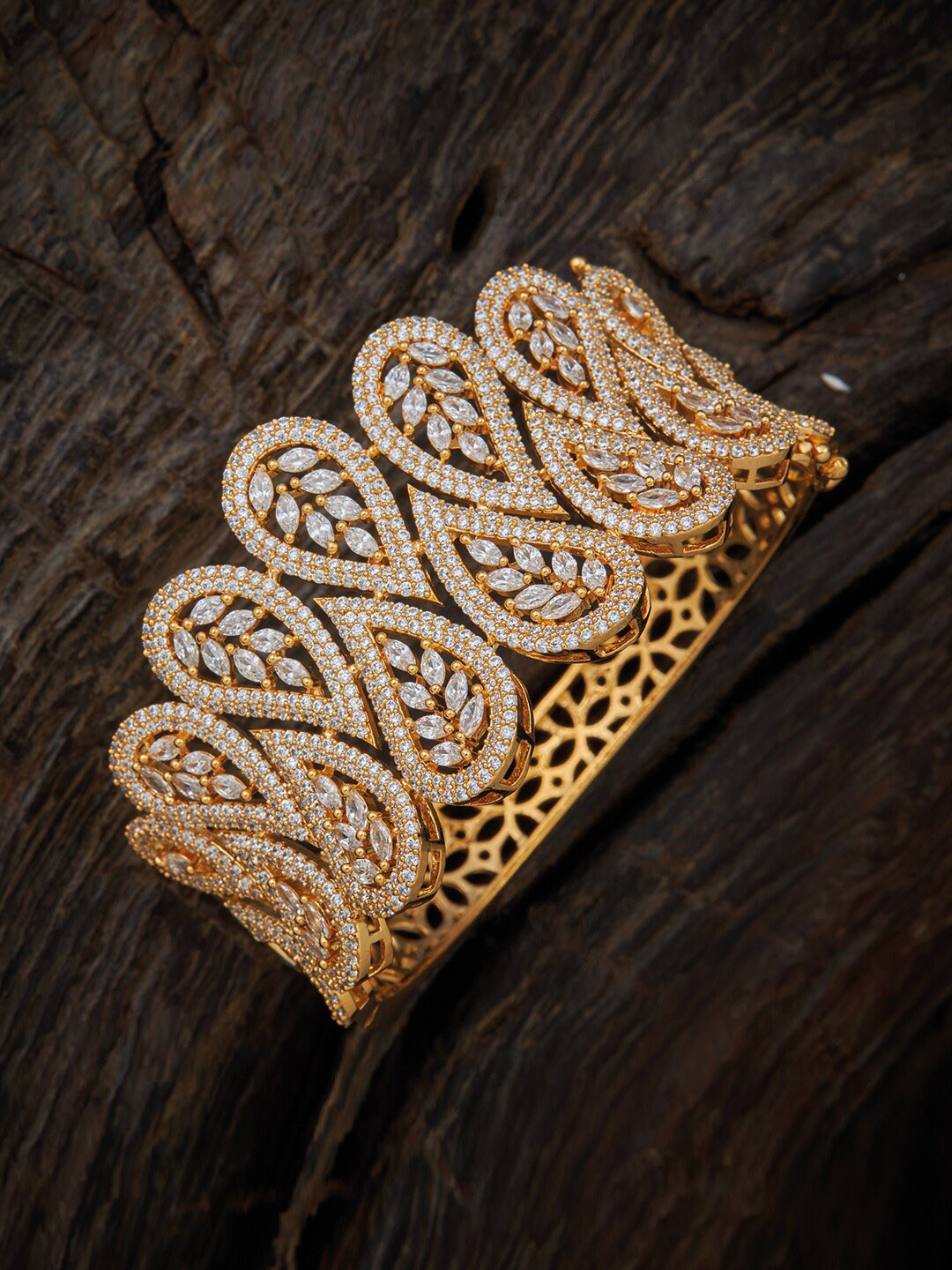 

Kushal's Fashion Jewellery Women White Cubic Zirconia Gold-Plated Kada Bracelet