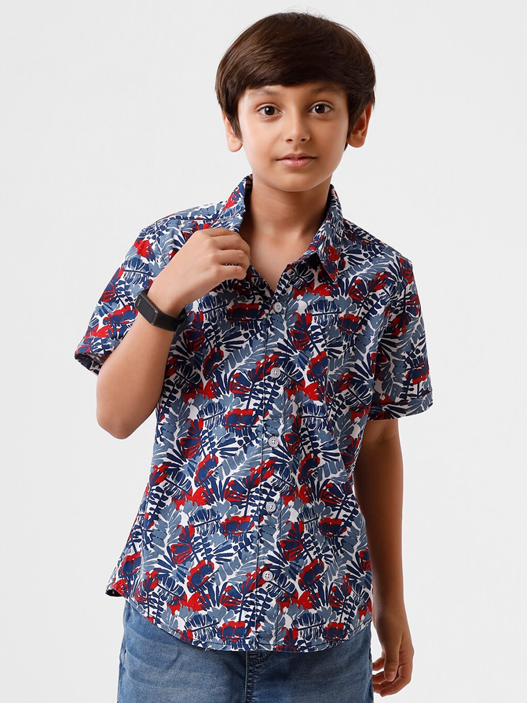 

PIPIN Kids Boys White Conversational Semi Sheer Printed Casual Shirt