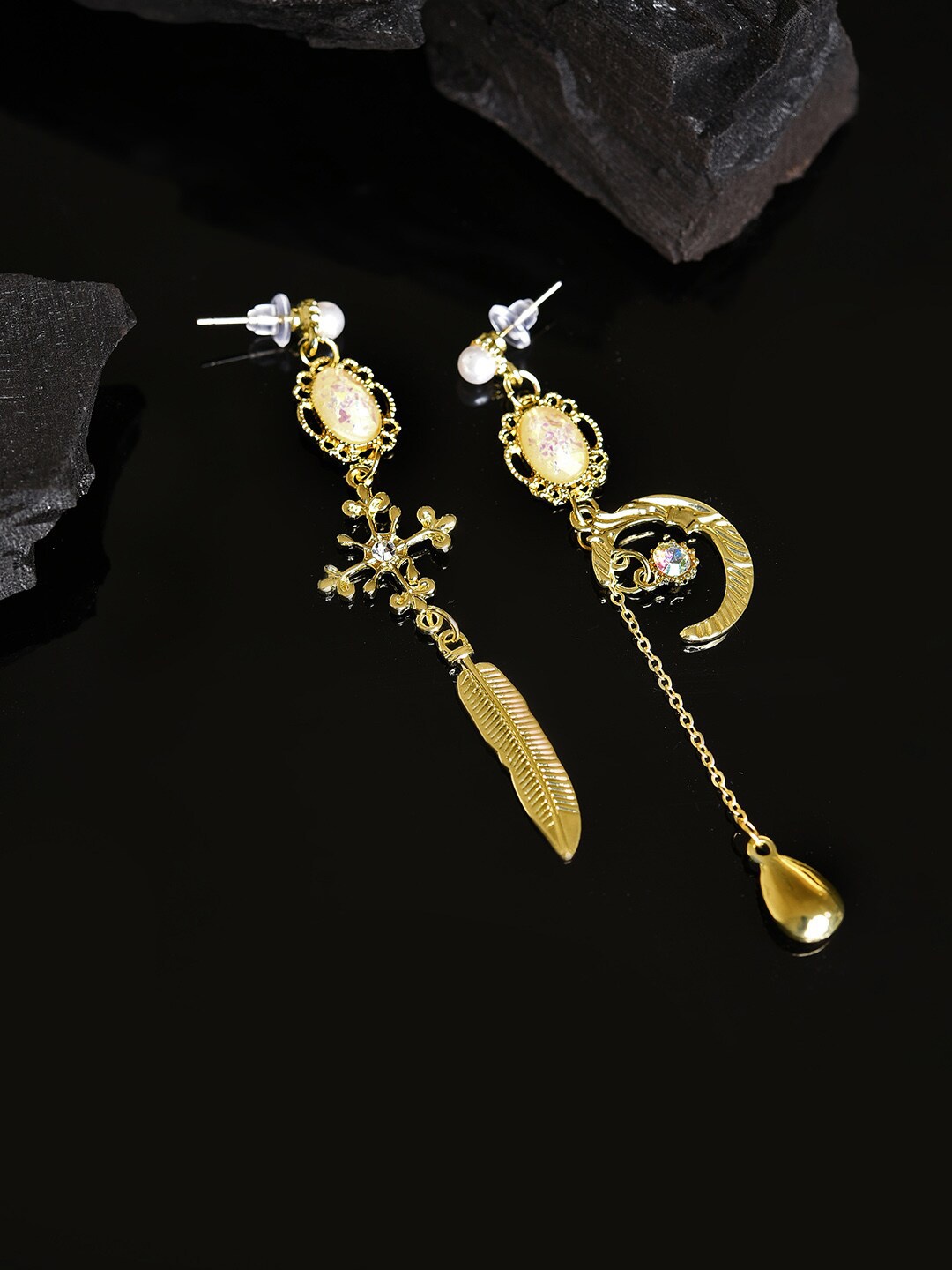 

SOHI Gold-Toned Contemporary Drop Earrings