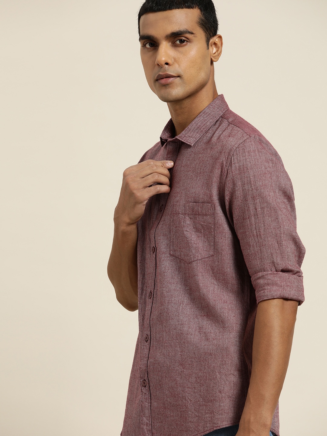 

ether Men Burgundy Solid Casual Pure Cotton Shirt