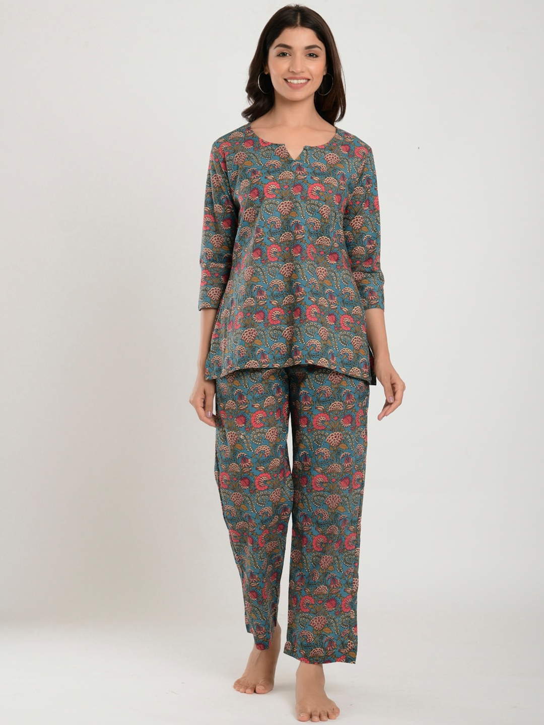 

CRAFIQA Women Blue & Brown Printed Night suit