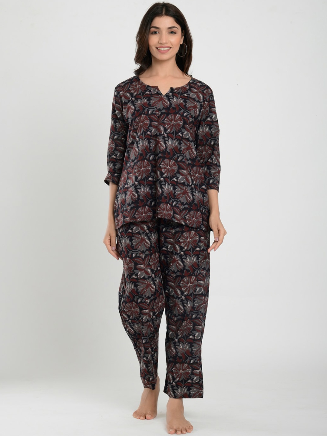 

CRAFIQA Women Rust & Black Printed Night suit