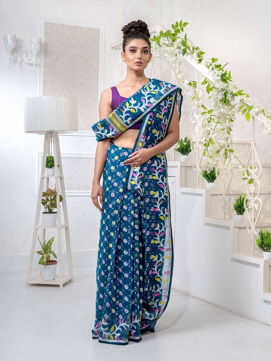 

Charukriti Teal & White Floral Silk Cotton Jamdani Saree