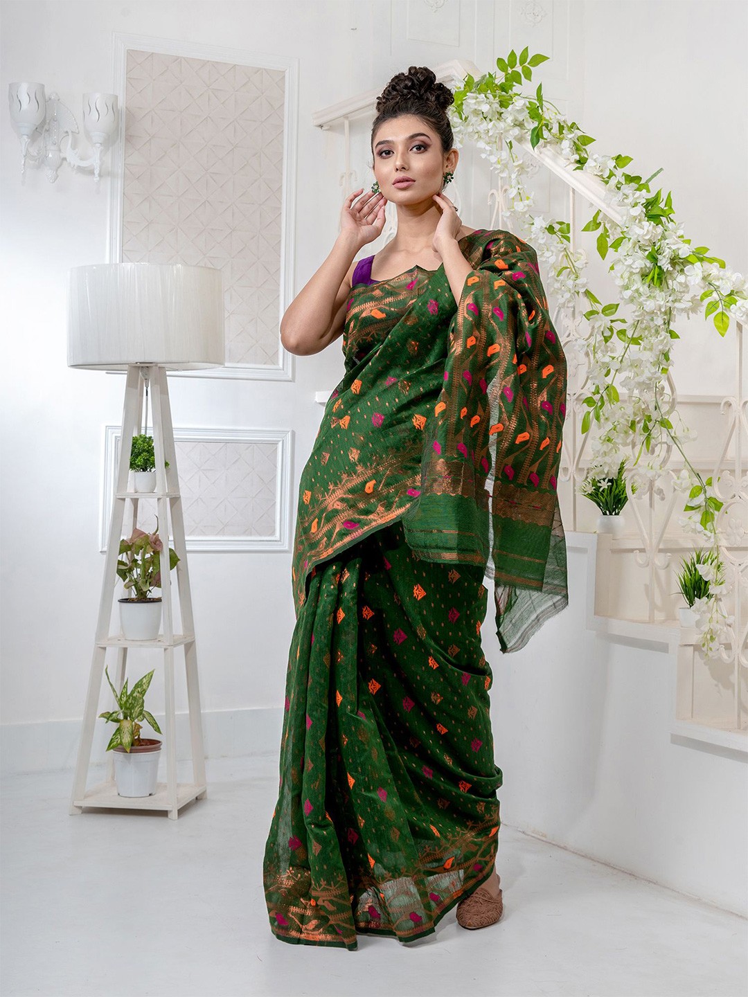 

Charukriti Green & Pink Woven Design Silk Cotton Jamdani Saree
