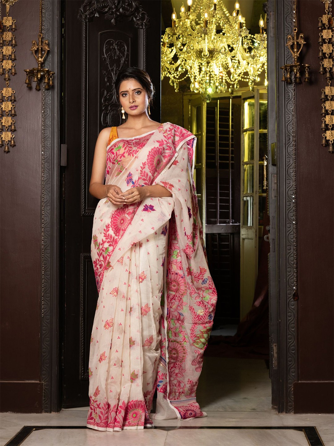 

Charukriti Off White & Red Woven Design Silk Cotton Jamdani Saree