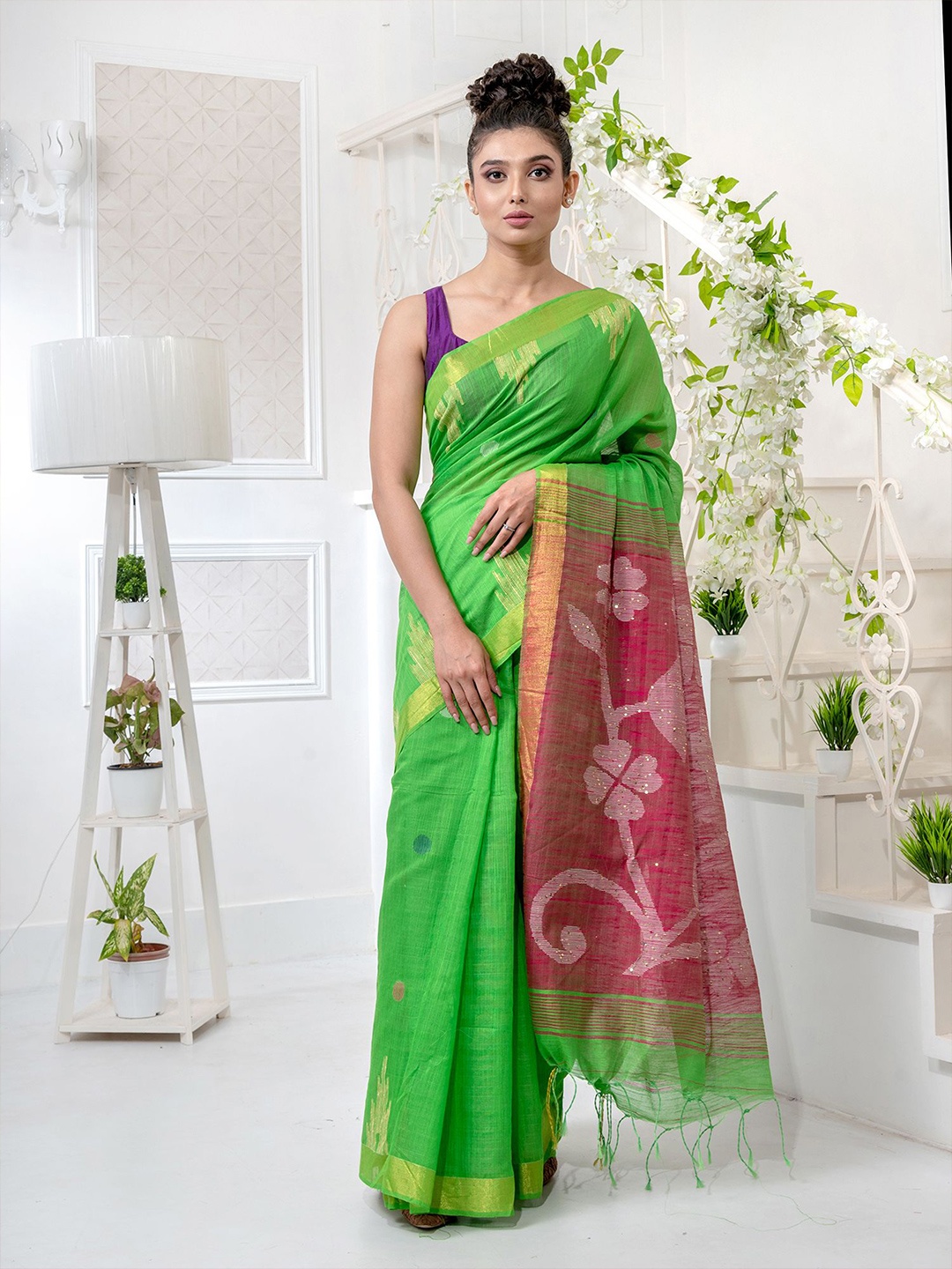 

Charukriti Green & Pink Ethnic Motifs Handloom Zari Saree