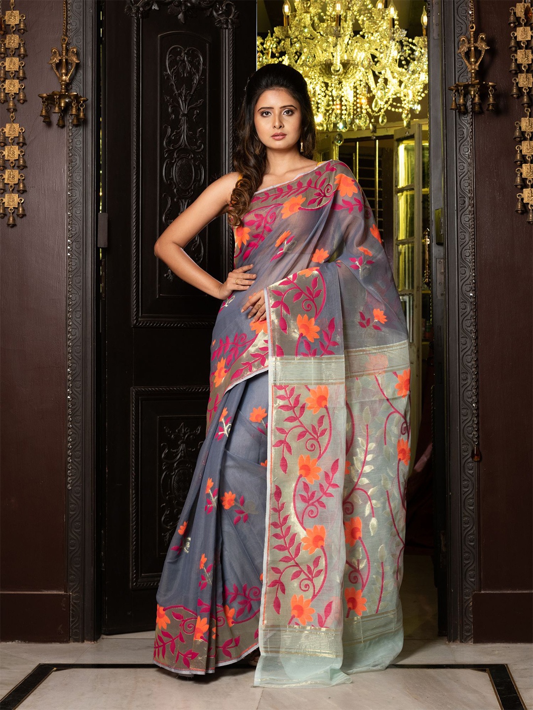 

Charukriti Grey & Fuchsia Floral Zari Handloom Silk Cotton Jamdani Saree