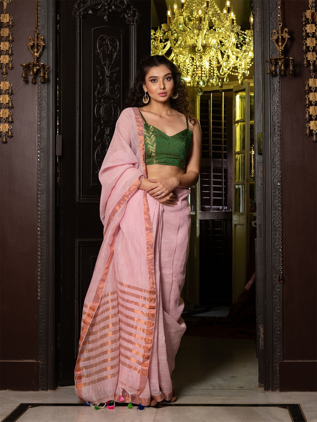 

Charukriti Pink & Golden Zari Handwoven Pure Linen Saree