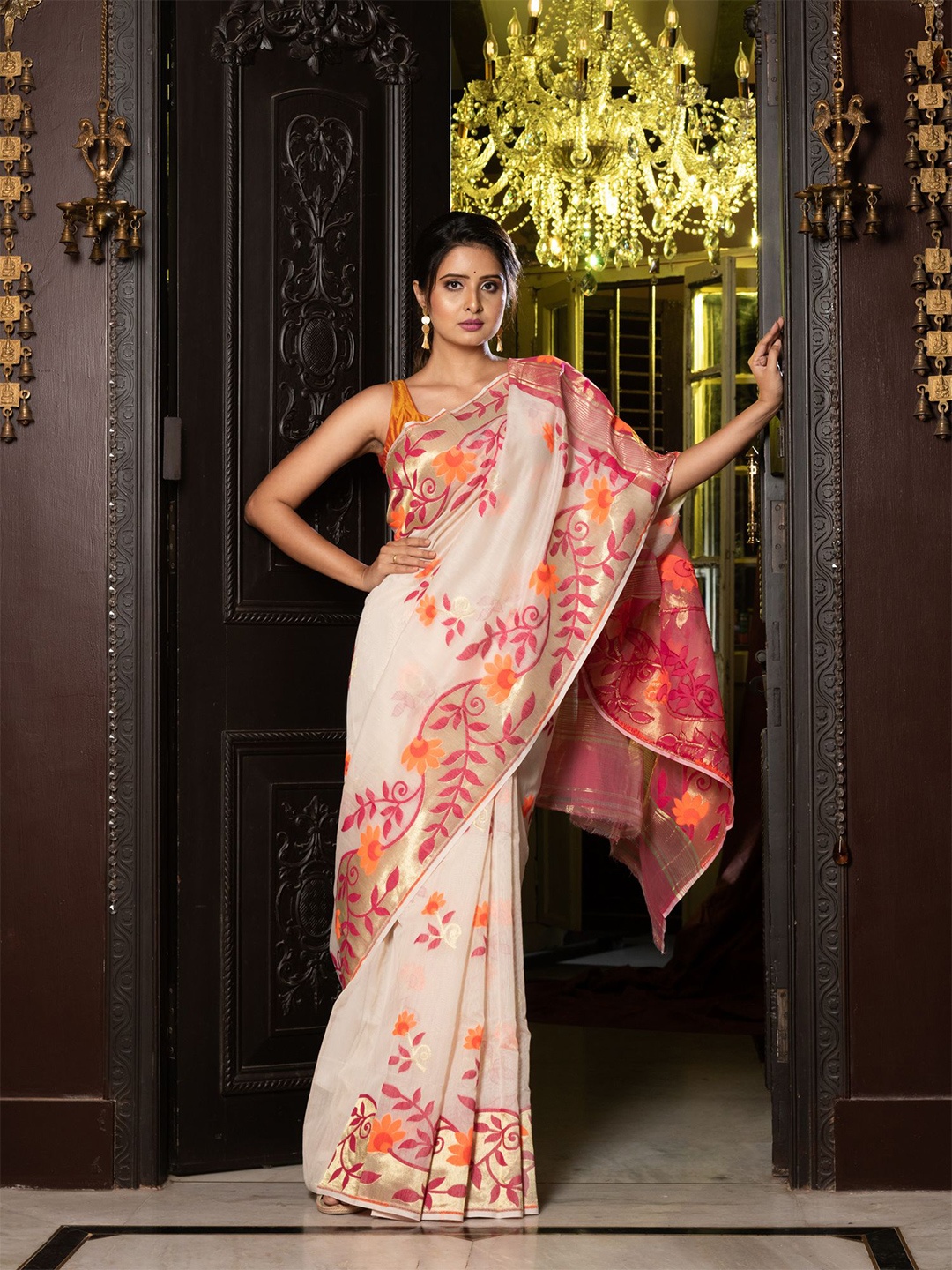 

Charukriti Off White & Pink Floral Woven Design Silk Cotton Jamdani Saree