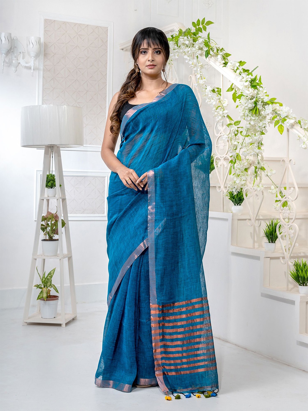 

Charukriti Teal & Gold-Toned Woven Design Pure Linen Saree