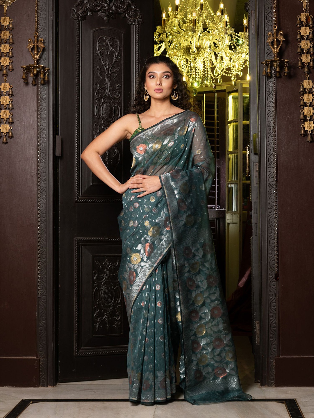 

Charukriti Green & Silver-Toned Woven Design Silk Cotton Jamdani Saree