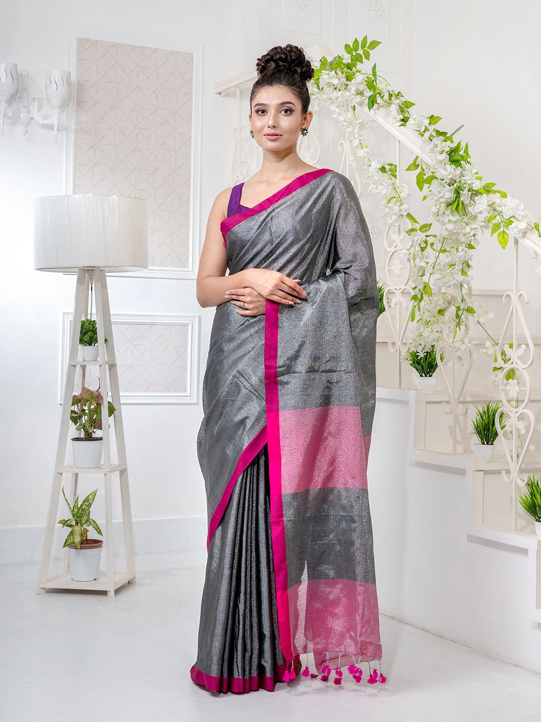 

Charukriti Grey & Pink Solid Handloom Tissue Saree