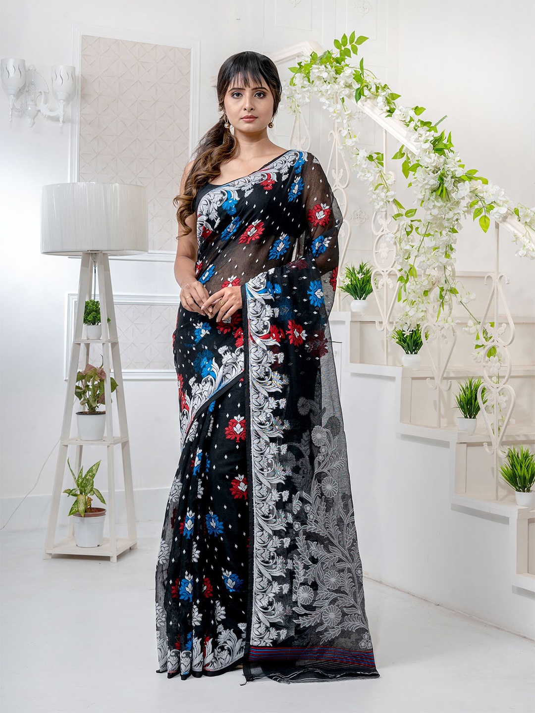 

Charukriti Black & White Woven Design Silk Cotton Jamdani Saree