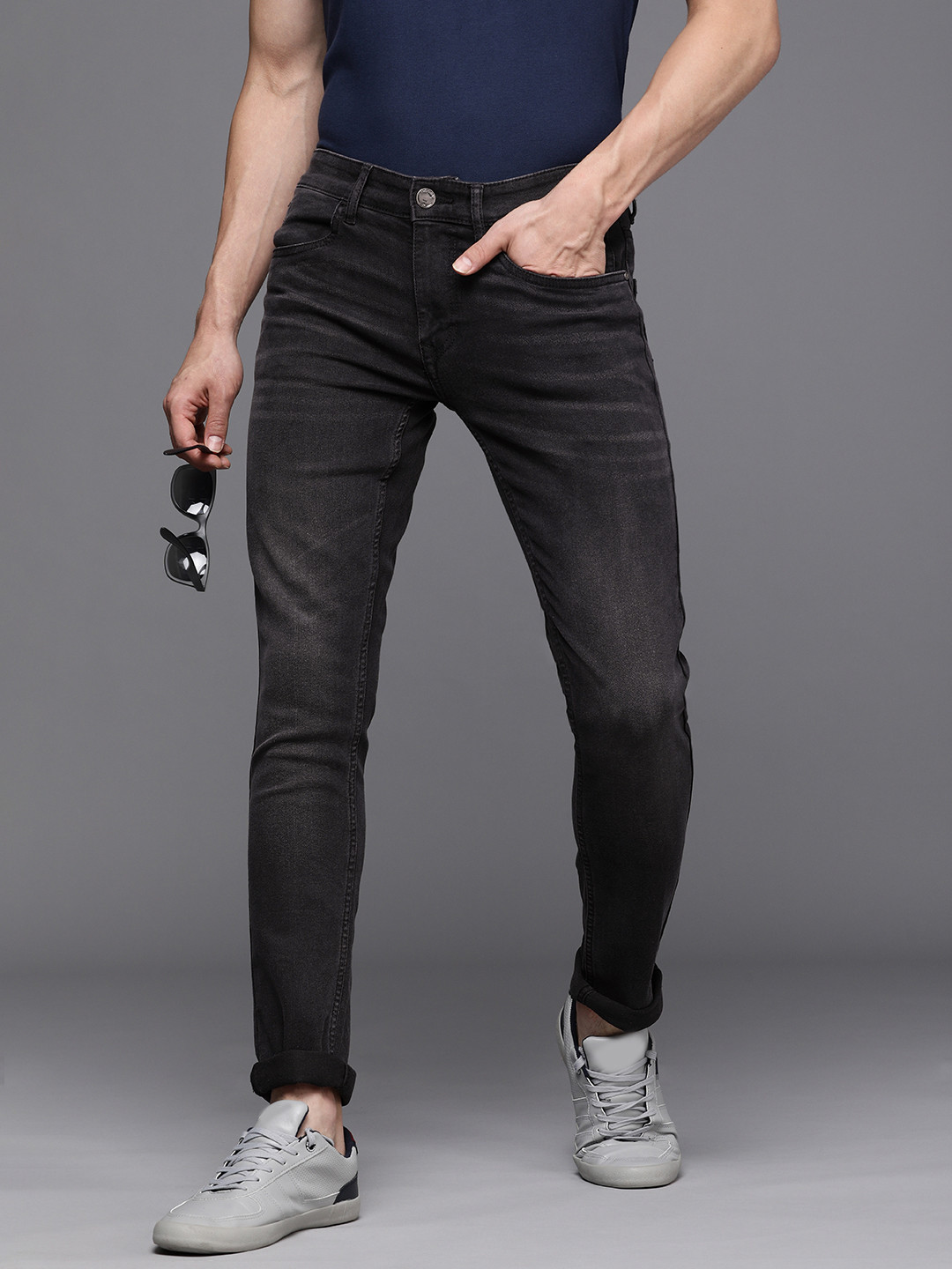 

WROGN Men Grey Slim Fit Mid-Rise Light Fade Jeans
