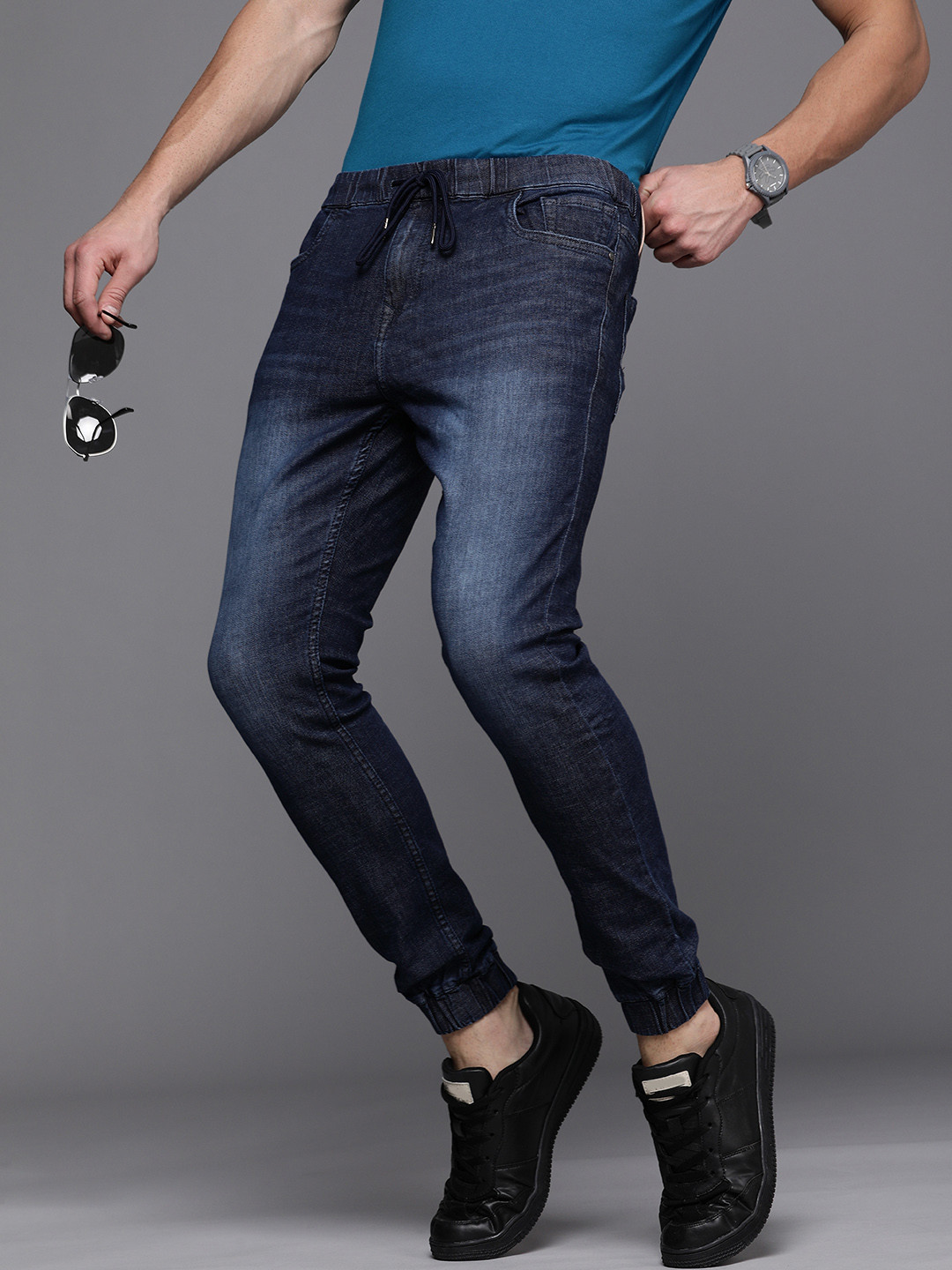 

WROGN Men Blue Solid Heavy-Fade Mid-Rise Joggers Trousers
