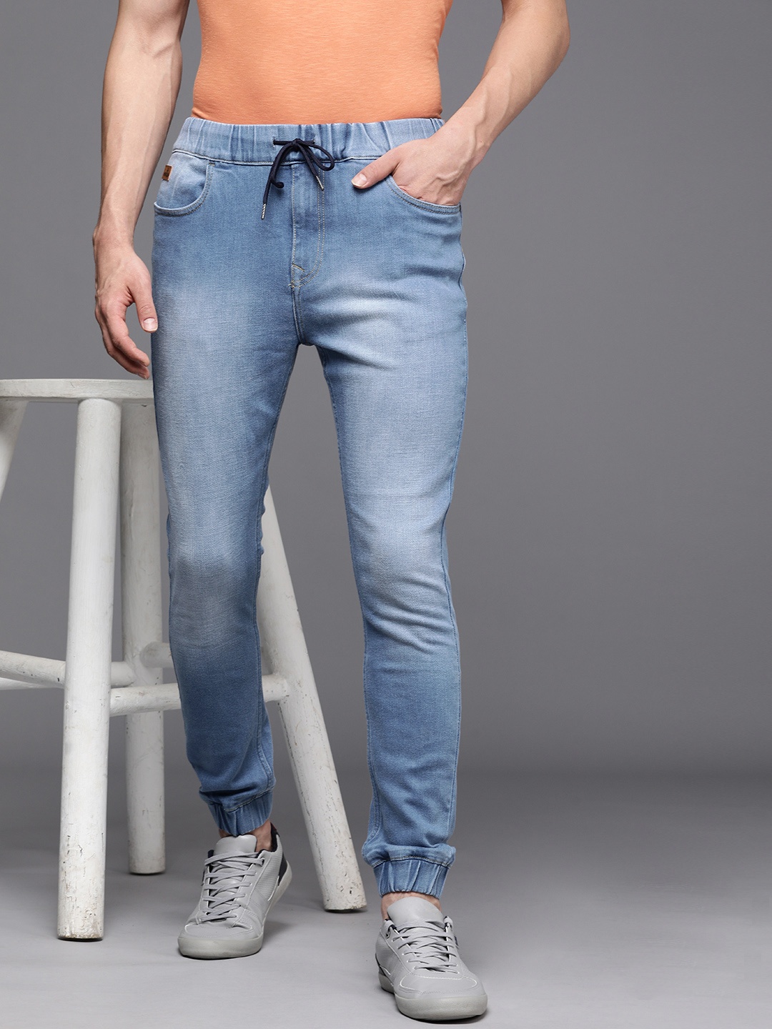 

WROGN Men Blue Jogger Heavy Fade Stretchable Jeans