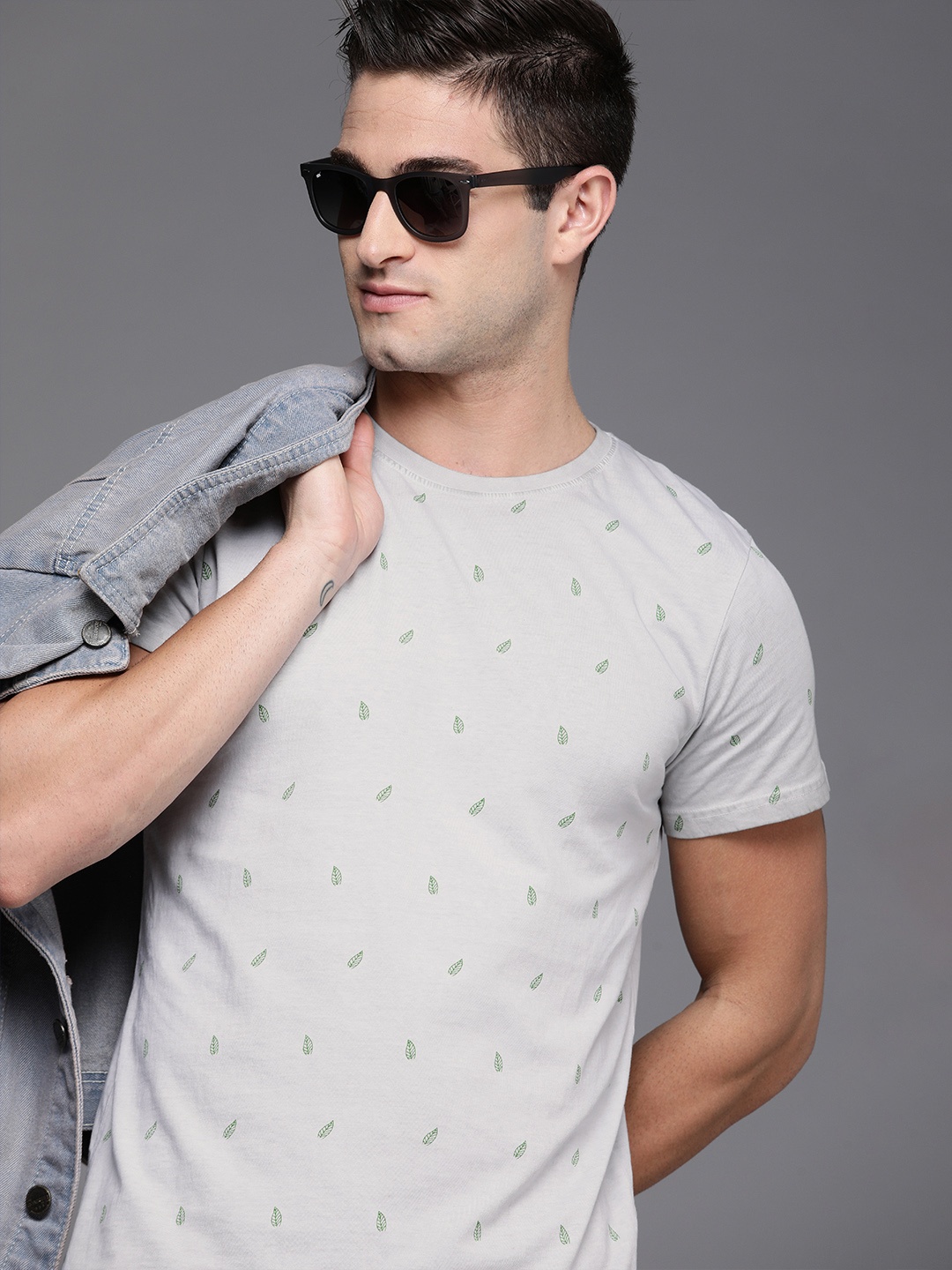 

WROGN Men Grey Printed Pure Cotton T-shirt