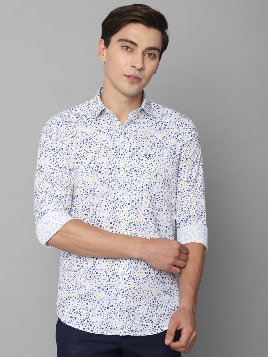 

Allen Solly Men White Slim Fit Floral Printed Cotton Casual Shirt