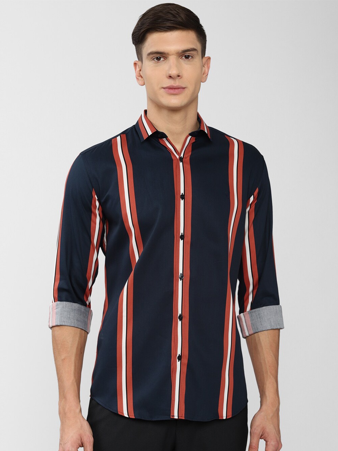 

V Dot Men Navy Blue & Red Slim Fit Striped Pure Cotton Casual Shirt